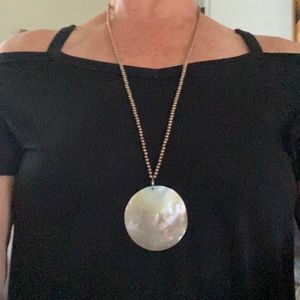 Beautiful abalone shell necklace. Light weight and perfect for summer.